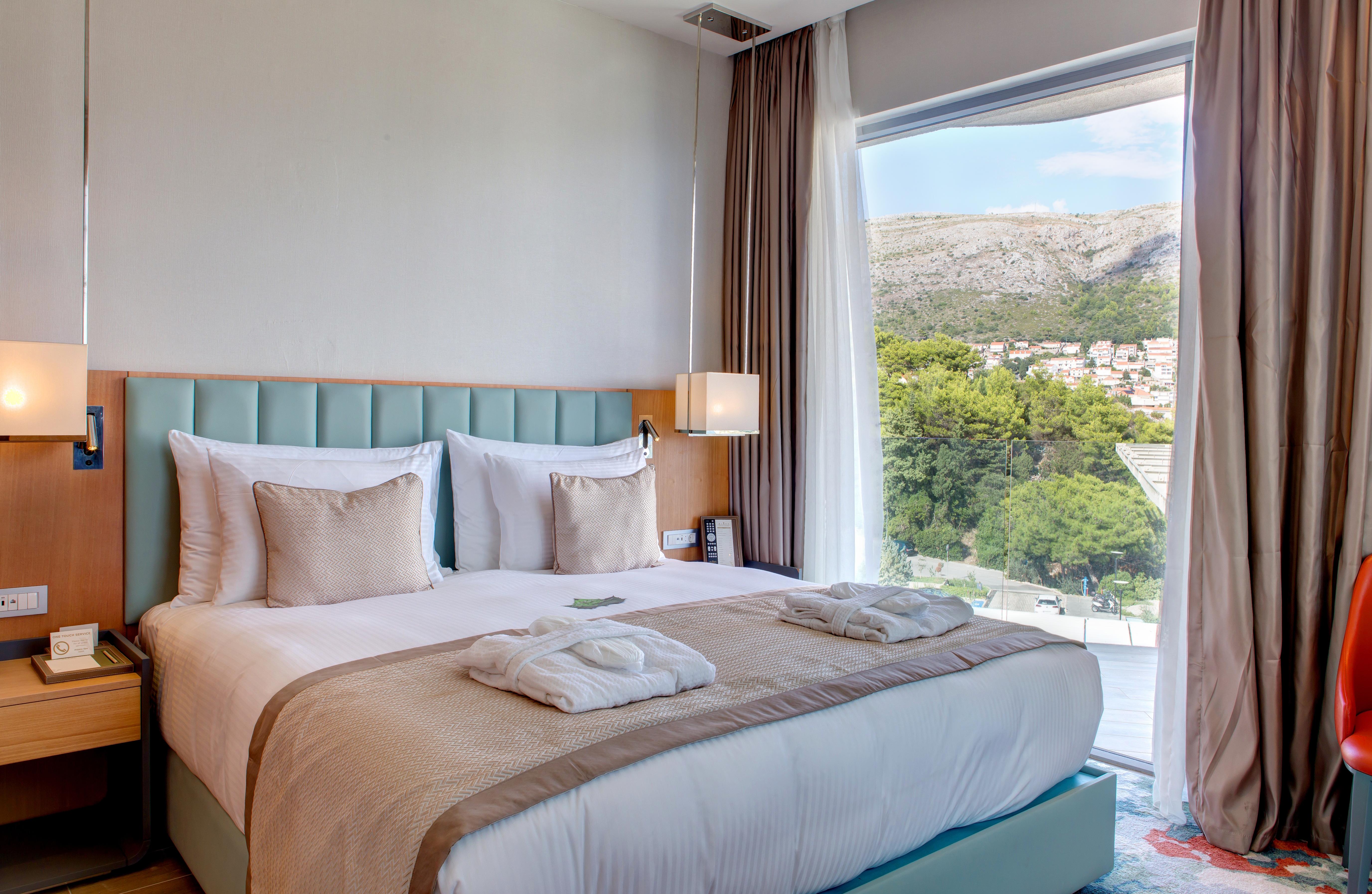 Rixos Premium Dubrovnik Hotel Luaran gambar A bedroom at the Athens Hilton