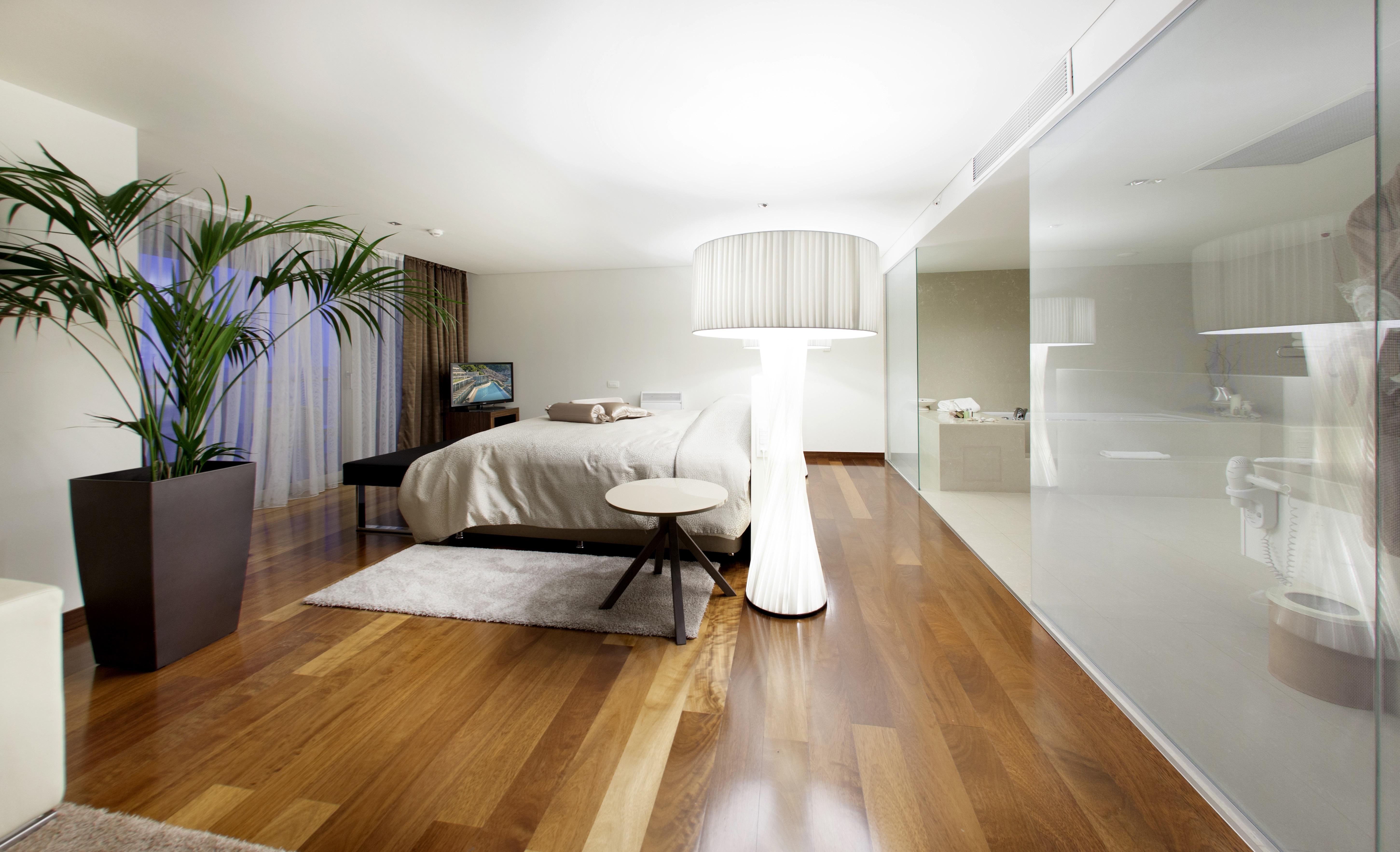 Rixos Premium Dubrovnik Hotel Luaran gambar A bedroom with a bamboo floor
