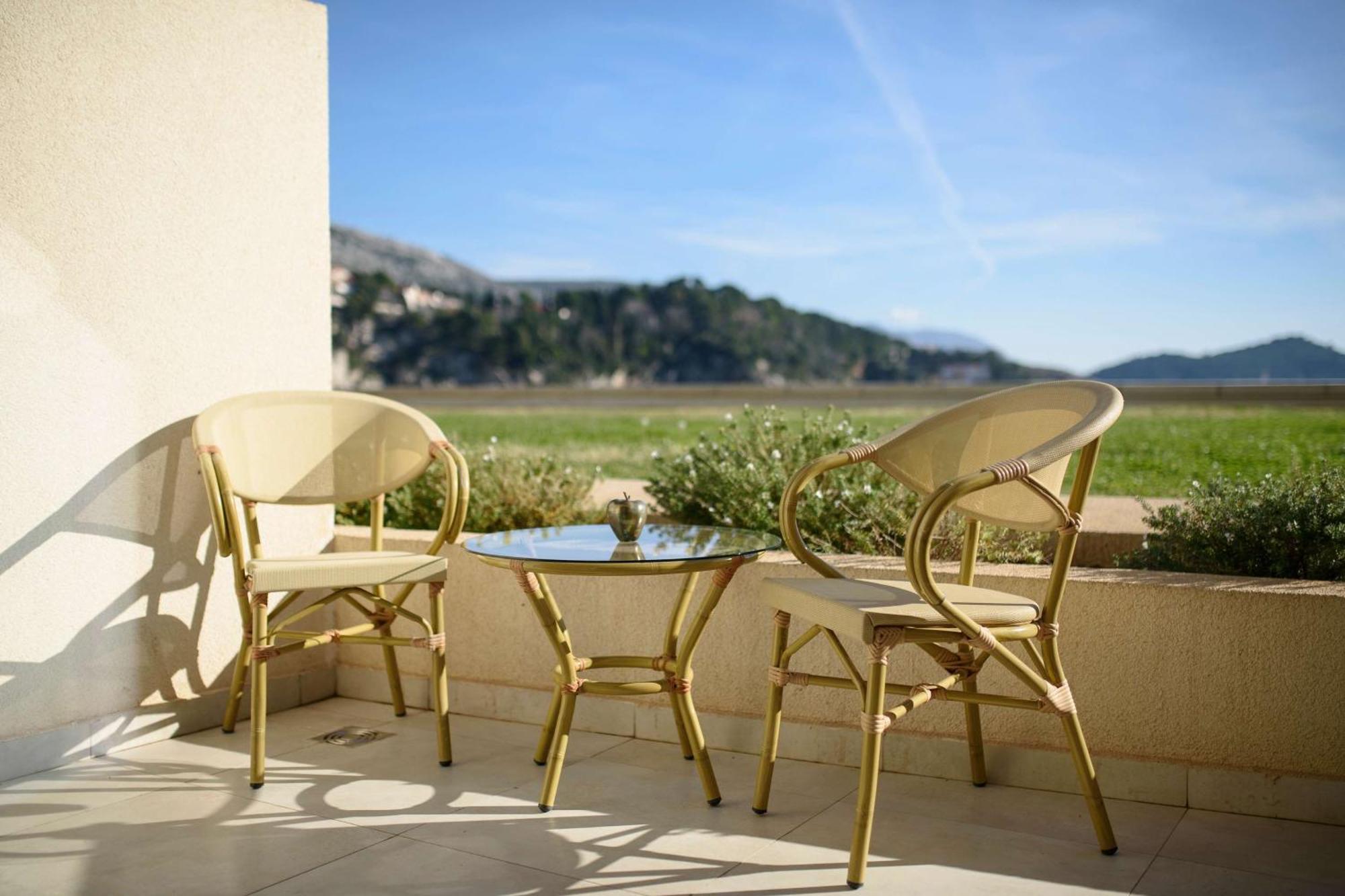 Rixos Premium Dubrovnik Hotel Luaran gambar A balcony in Croatia