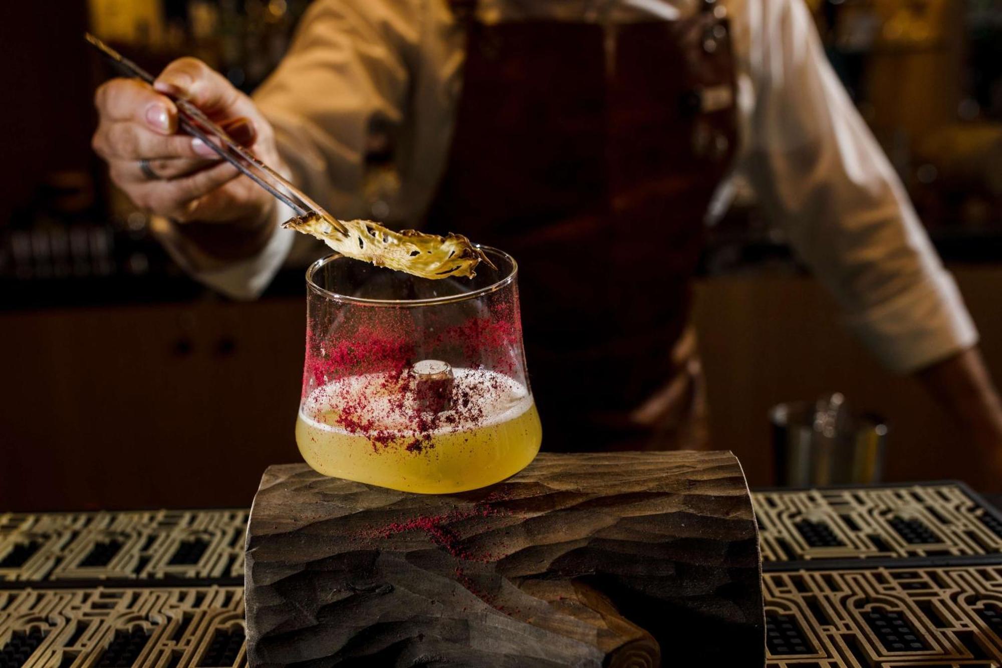 Rixos Premium Dubrovnik Hotel Luaran gambar A bartender adding a gold leaf to a cocktail