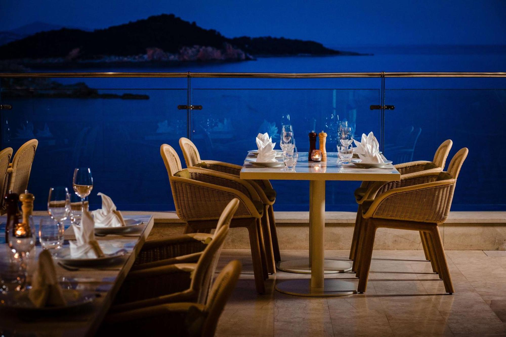 Rixos Premium Dubrovnik Hotel Luaran gambar The Deck
