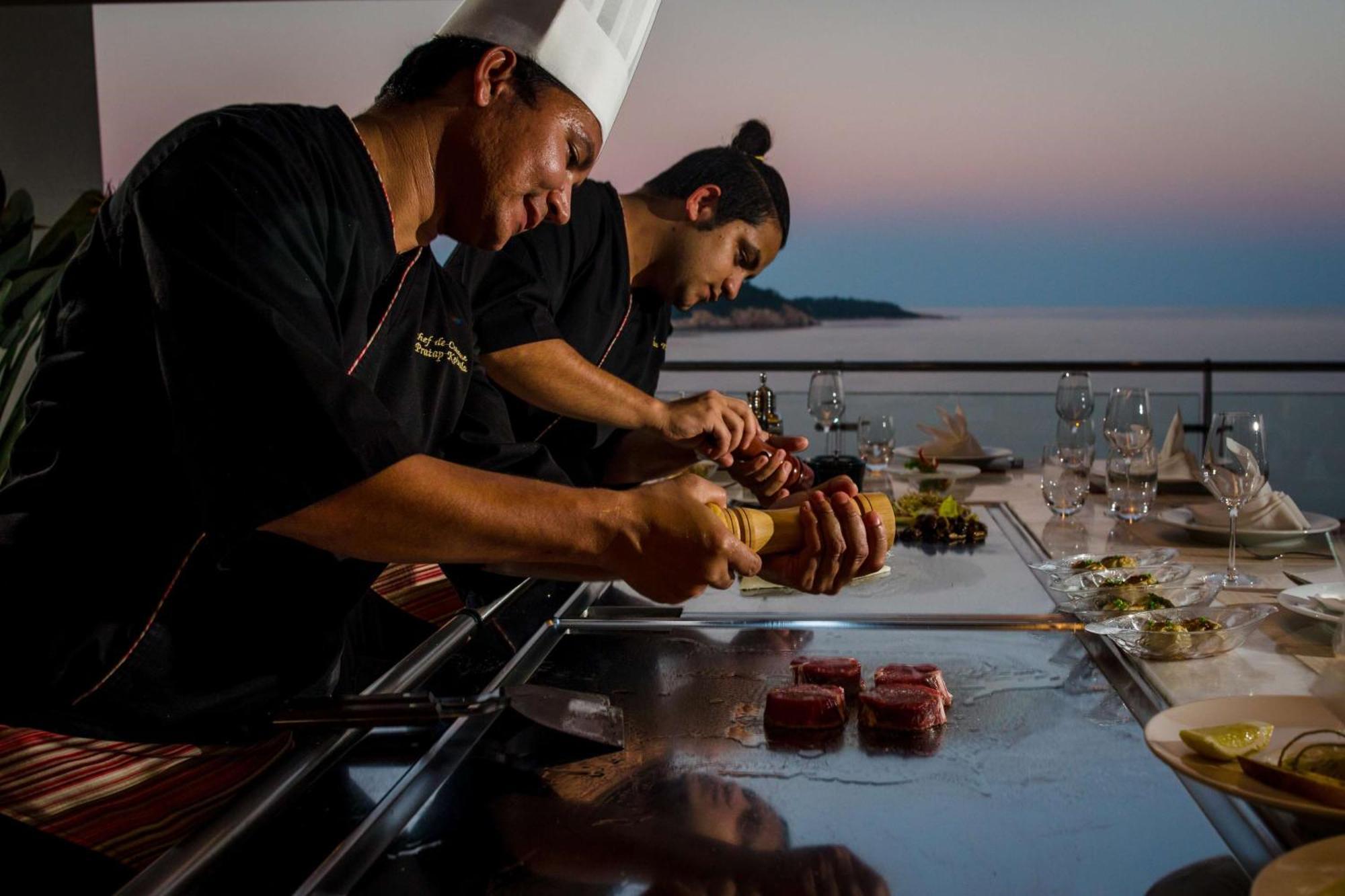 Rixos Premium Dubrovnik Hotel Luaran gambar Chef on board of a yacht